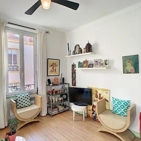 Beautiful Center 4 Persons Apartment
